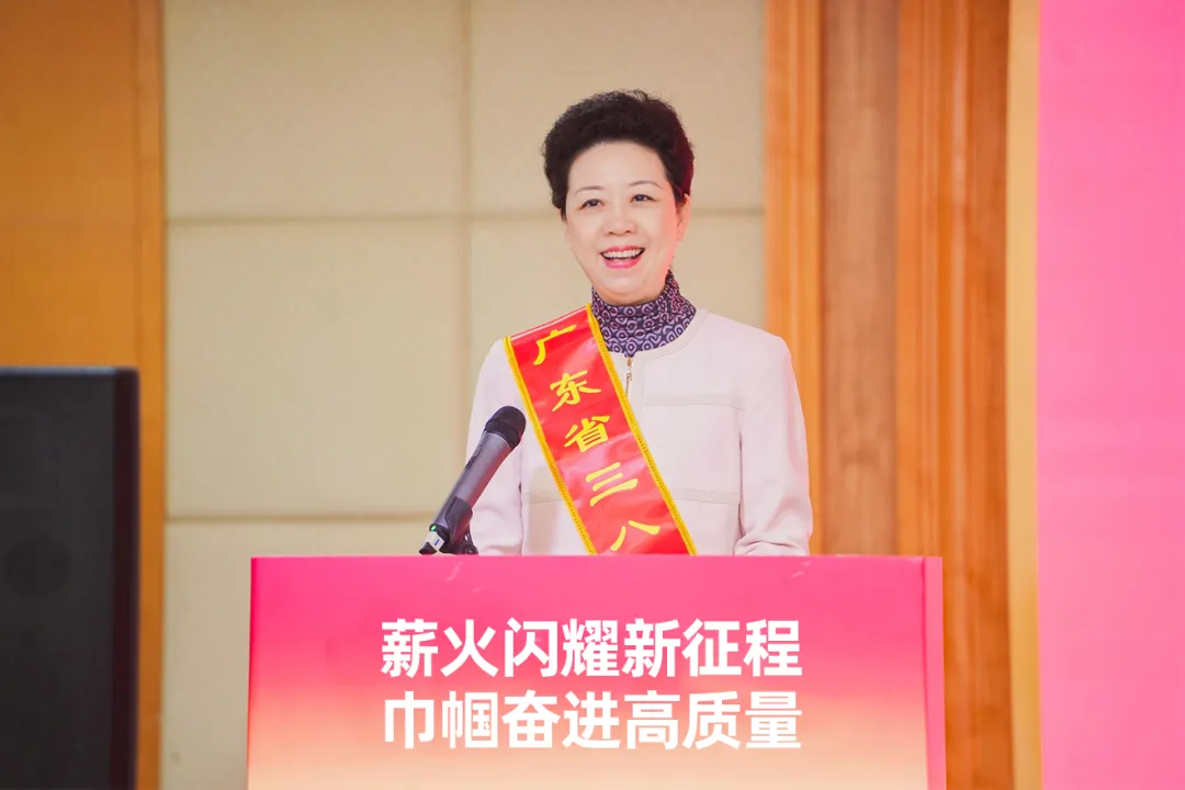 中国妇女报 | 怡亚通李倩仪专访：以供应链为笔，绘行业新篇章
